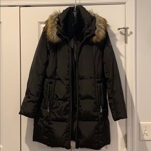 Michael Kohrs down filled black puffer coat!